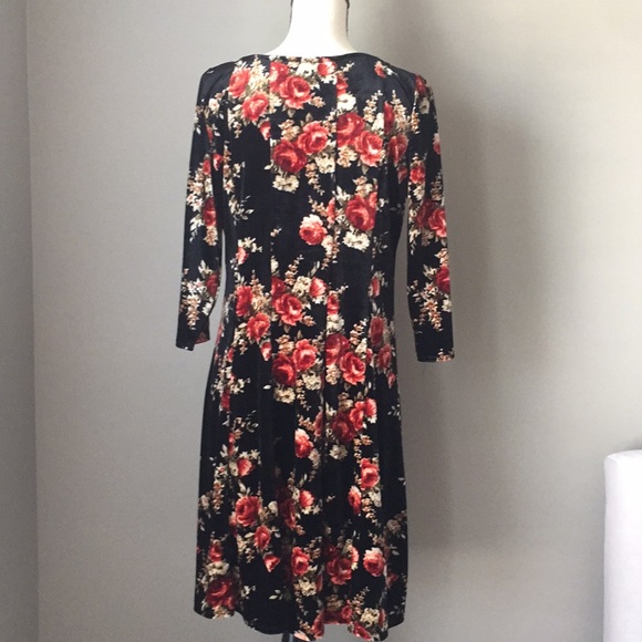 Black floral dress with 3/4 length sleeves NWOT - Picture 2 of 6